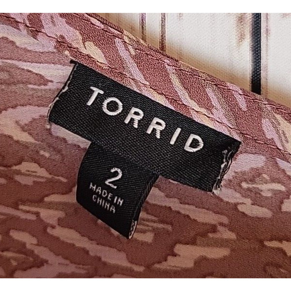 Torrid Pink Ikat Print Georgette Strappy Split Back Short Sleeve Top Sz 2X - Picture 3 of 9